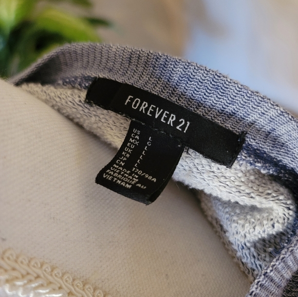 Cropped Sweatshirt - Picture 5 of 8